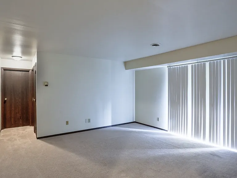 Aspen Pines Apartments — Photo 9