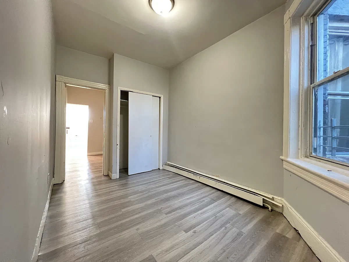 Building Photo - 89 E 25th St #13