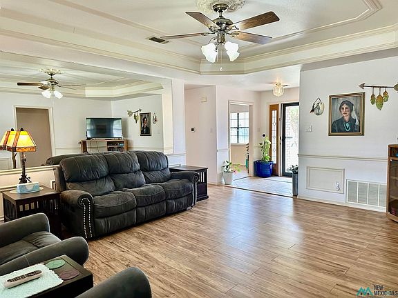 5th image of 811 Monterrey Dr