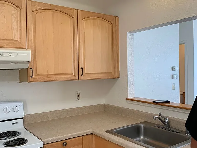 555 Broadway Ave — Photo 2