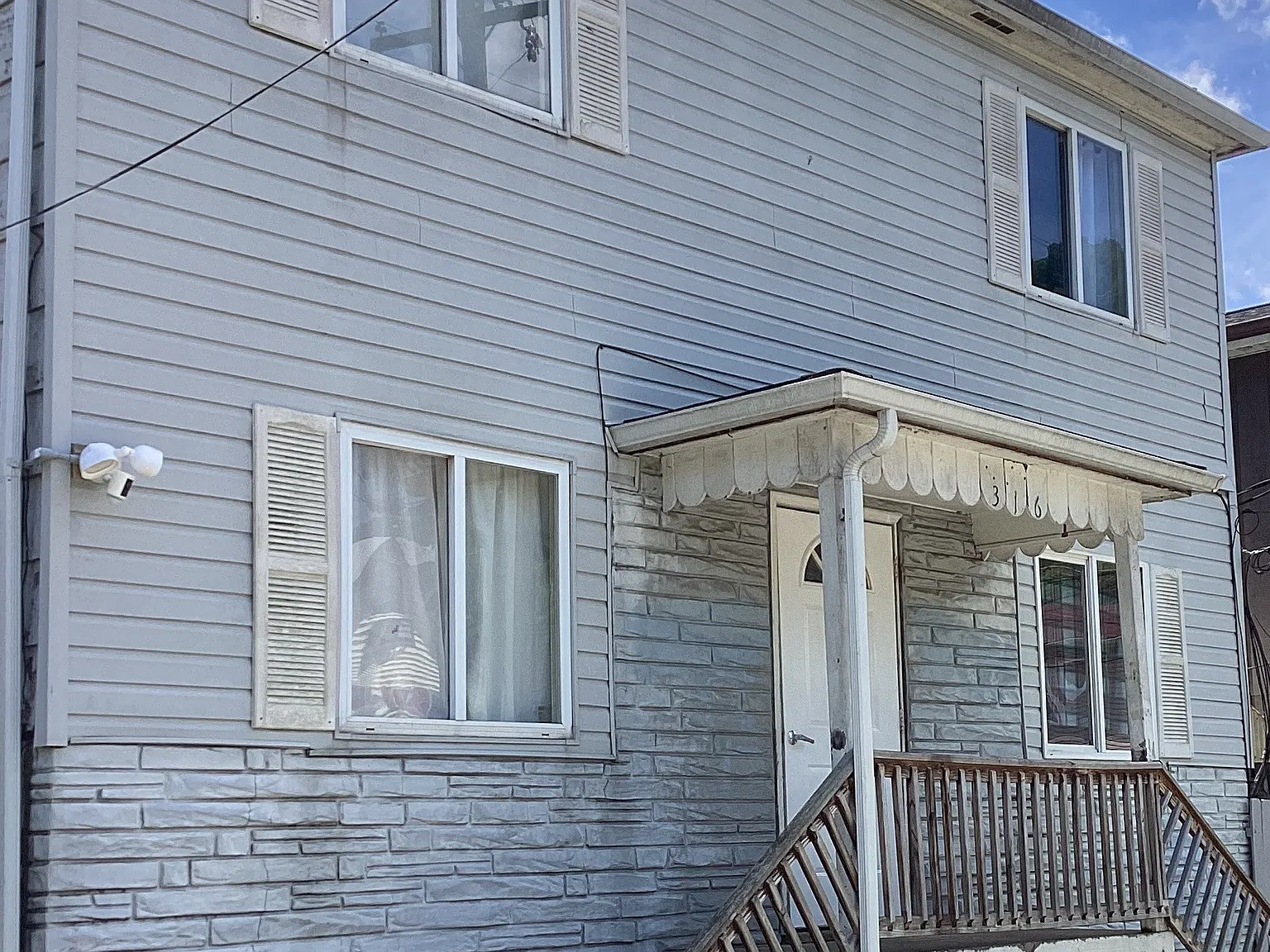 2 bed, 1.0 bath, 700 sqft, $685 — Photo 1