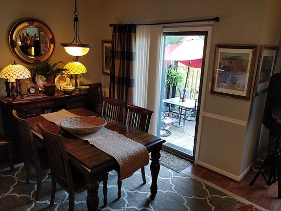 4th image of 738 Live Oak Pl