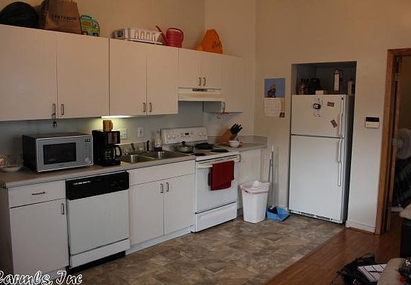 4th image of 117 W 15th St APT B