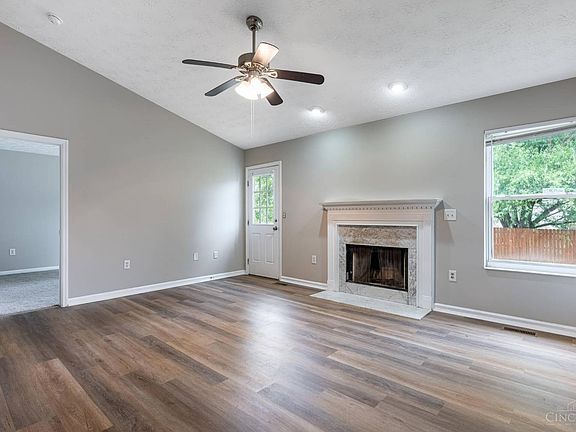 3rd image of 915 Kreider Ct