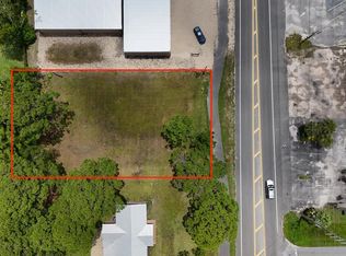 20 Island Dr, Eastpoint, FL 32328
