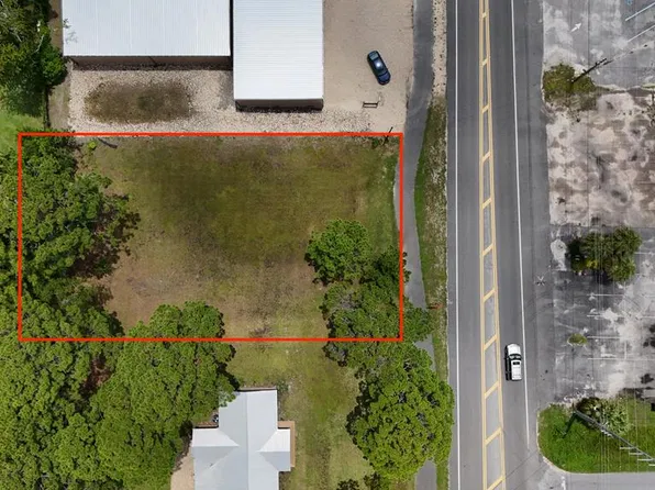 20 Island Dr, Eastpoint, FL 32328