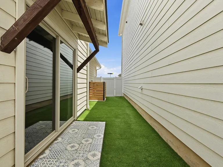 8201 Frida Bnd — Photo 29