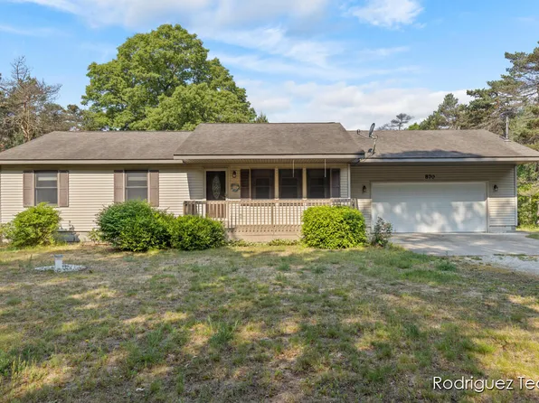 870 W White Lake Dr, Twin Lake, MI 49457