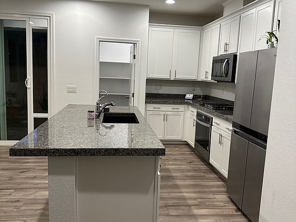 3rd image of 10367 Bagg Ave