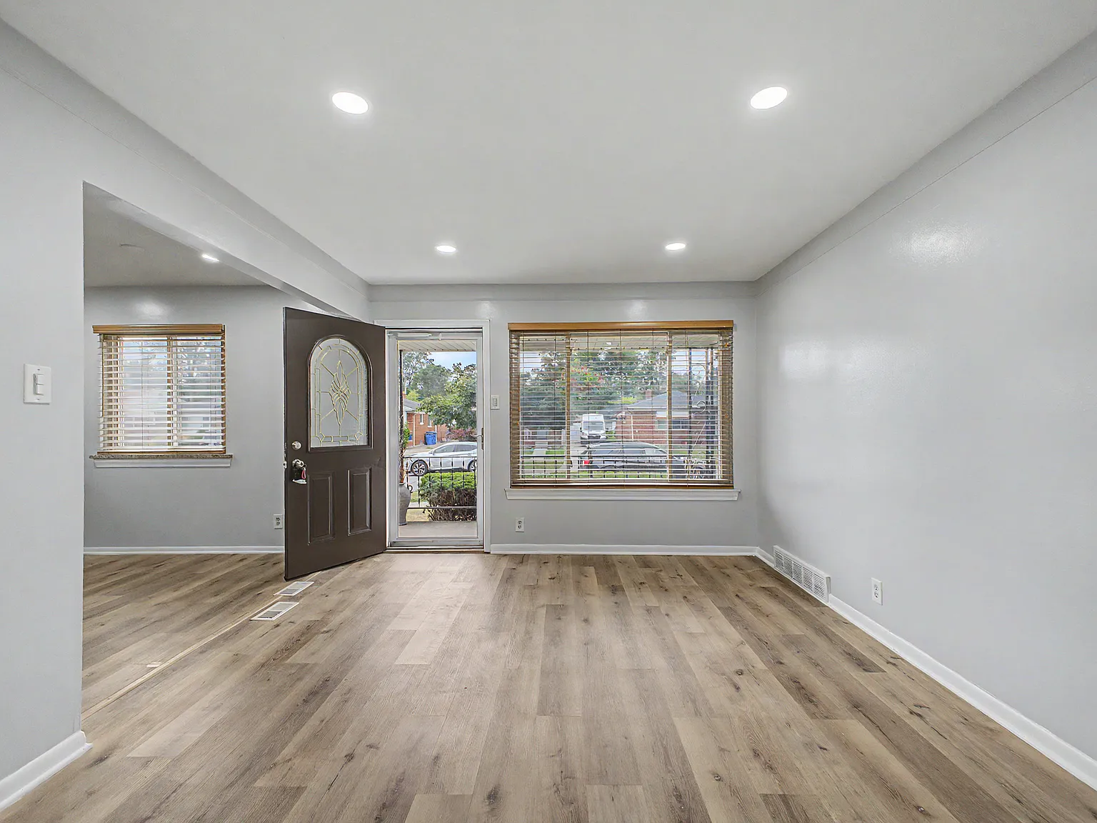 3 bed, 1.5 bath, 1100 sqft, $2,295 — Photo 4