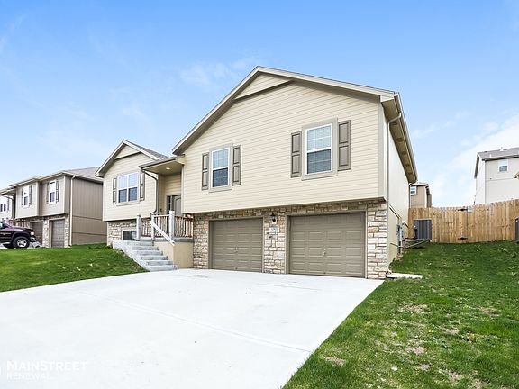 4th image of 1303 NW Hilltop Ln