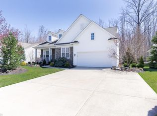 689 Coronado Cir, Avon Lake, OH 44012
