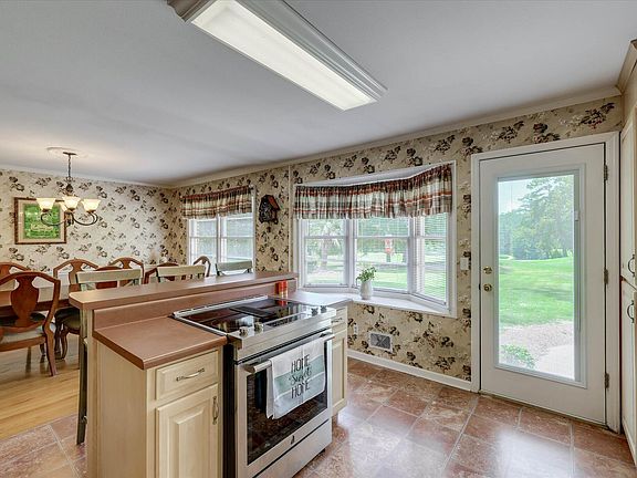 3rd image of 113 Midland Dr