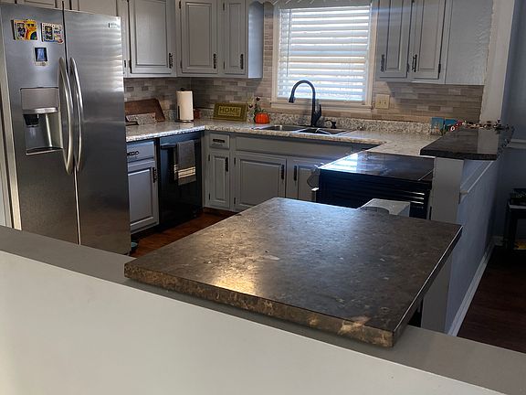 3rd image of 470 Lakeshore Dr #470
