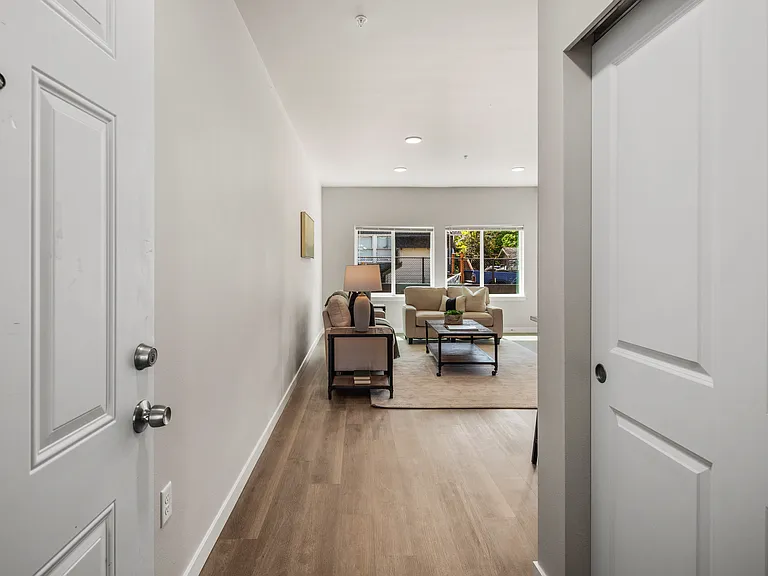 6400 Pacific Ave — Photo 3