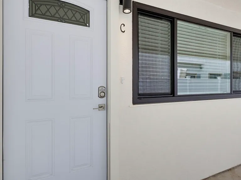 C Ave — Photo 2
