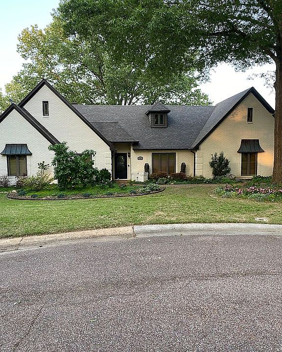 2nd image of 2782 Levee Oaks E