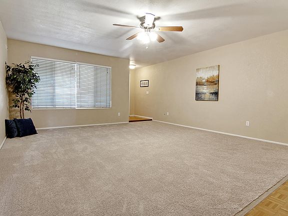 4th image of 4424 E Voltaire Ave