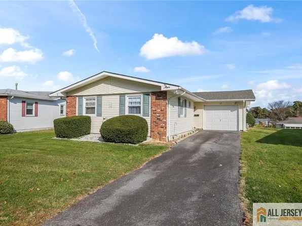 4 Longfellow Ct, Brick, NJ 08724