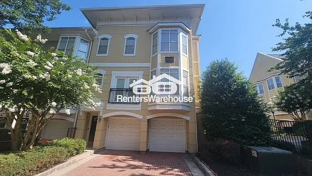 Like New! Spacious Intown 2 Bedroom Townhome — Photo 1