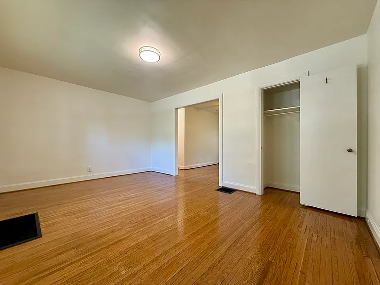 2466 Grinstead Dr — Photo 15