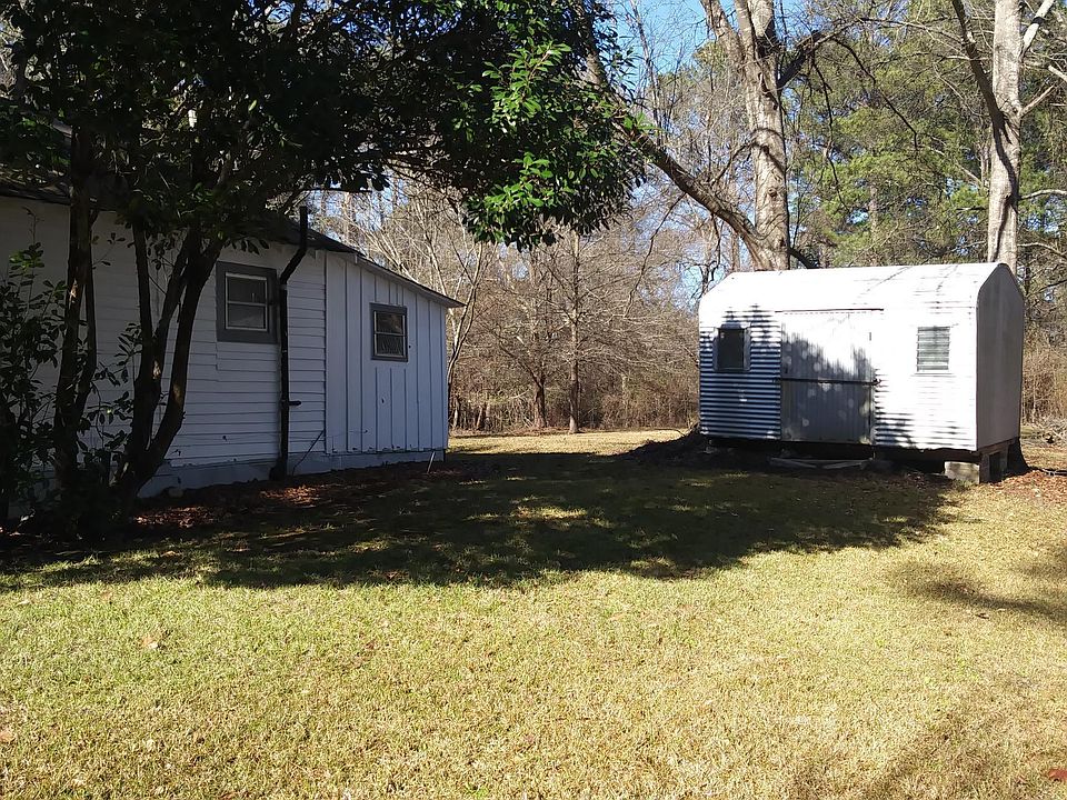 Side of house and metal storage bldg. Beautiful backyard!