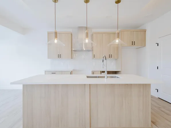 8249 Kiriak Line SW, Edmonton, AB T6W 4V2