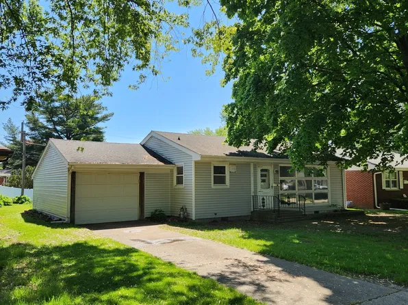 127 Robinson Dr, Morris, IL 60450