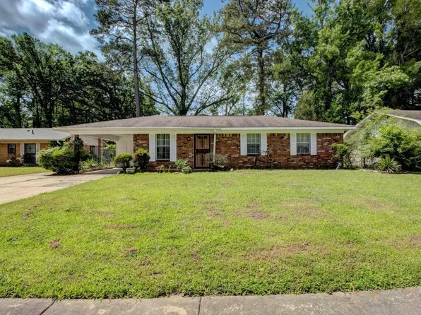 32 Bonnie Park Dr, Pine Bluff, AR 71601
