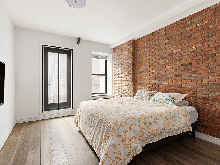9 Jones St #2 — Photo 4