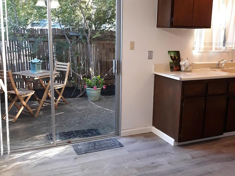 1530 Valle Vista Ave — Photo 6