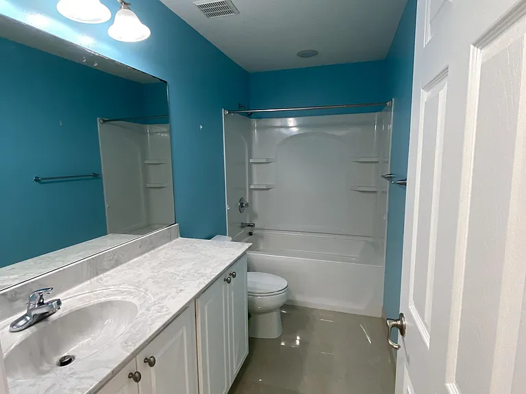 Guest Bath upstairs
