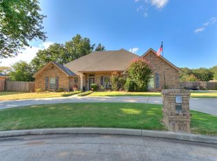 10 Windsor Ct, Shawnee, OK 74804