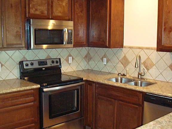 5th image of 104 Shirleen Dr