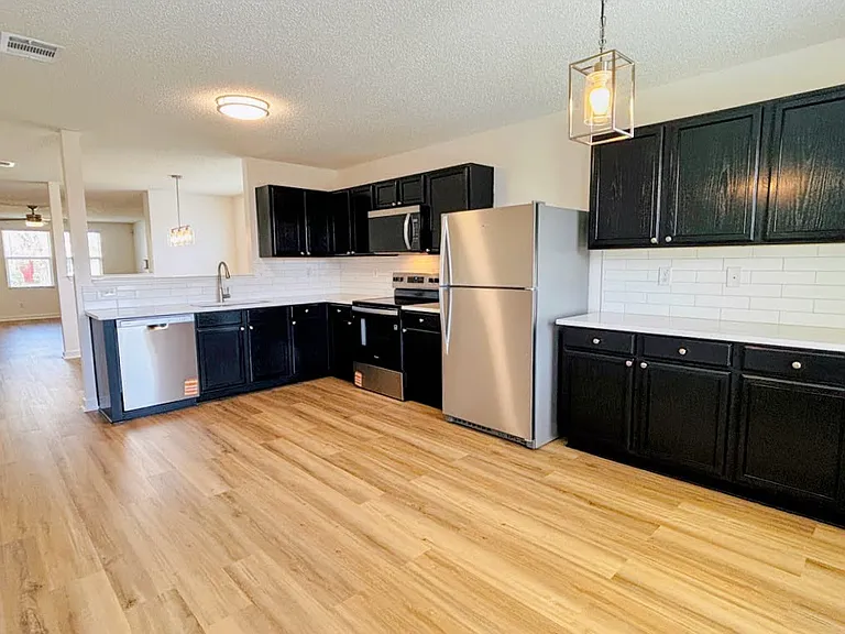 1007 Chilton Dr — Photo 16