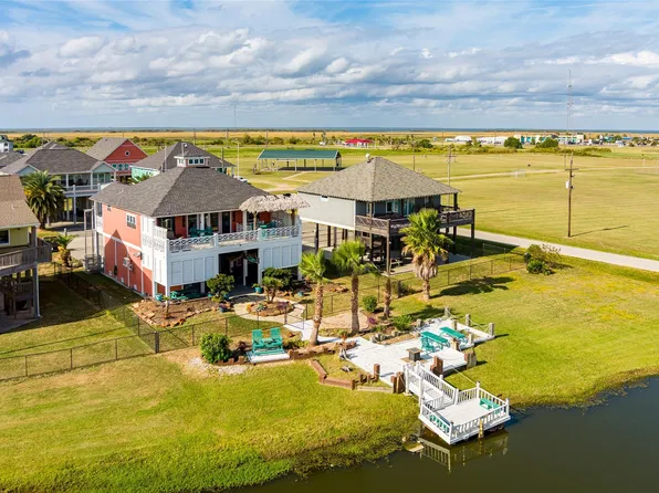 2296 E Crab St, Crystal Beach, TX 77650