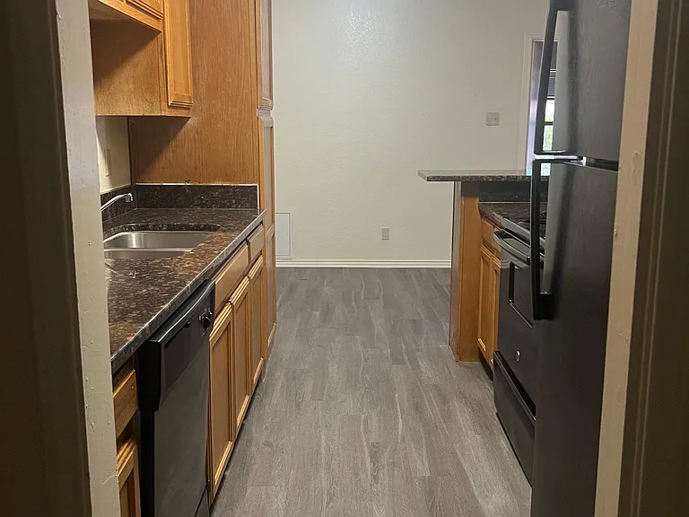 Lakeshore Village — Photo 38