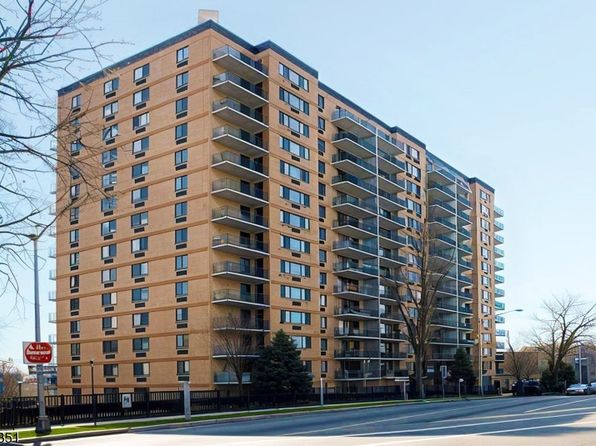 60 Parkway Dr #6K, East Orange City, NJ 07017