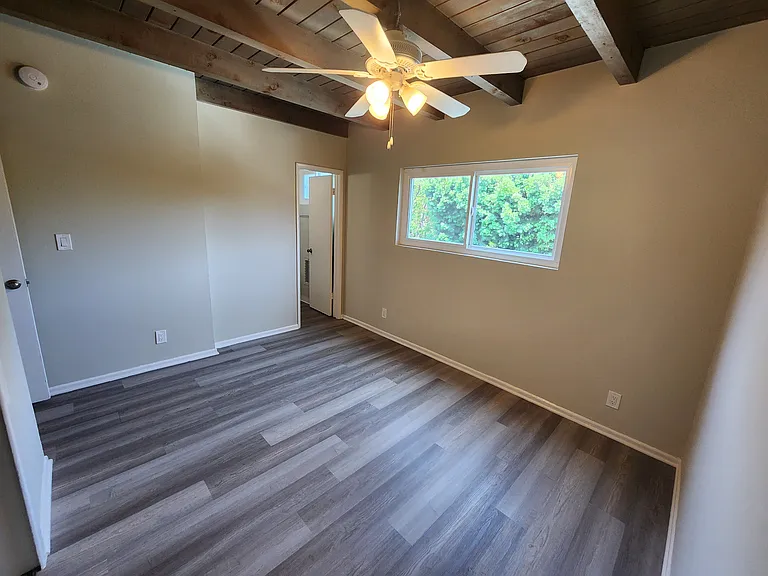 15043 Victory Blvd #11 — Photo 16