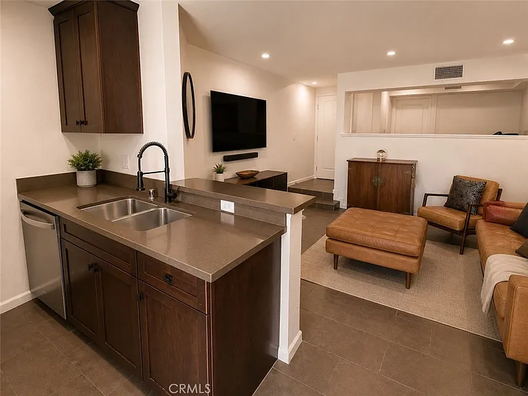 7320 Hawthorn Ave #318 — Photo 6