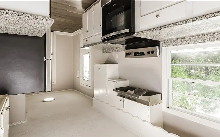 823 Oak Ridge Dr — Photo 5