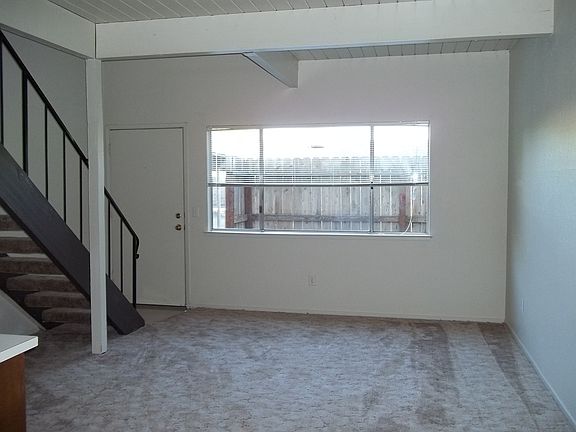 5th image of 6088 N Fresno St #601