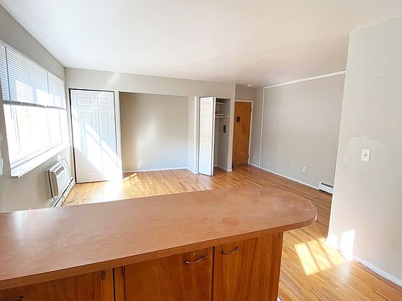 4th image of 507 Lowell Ave APT 5