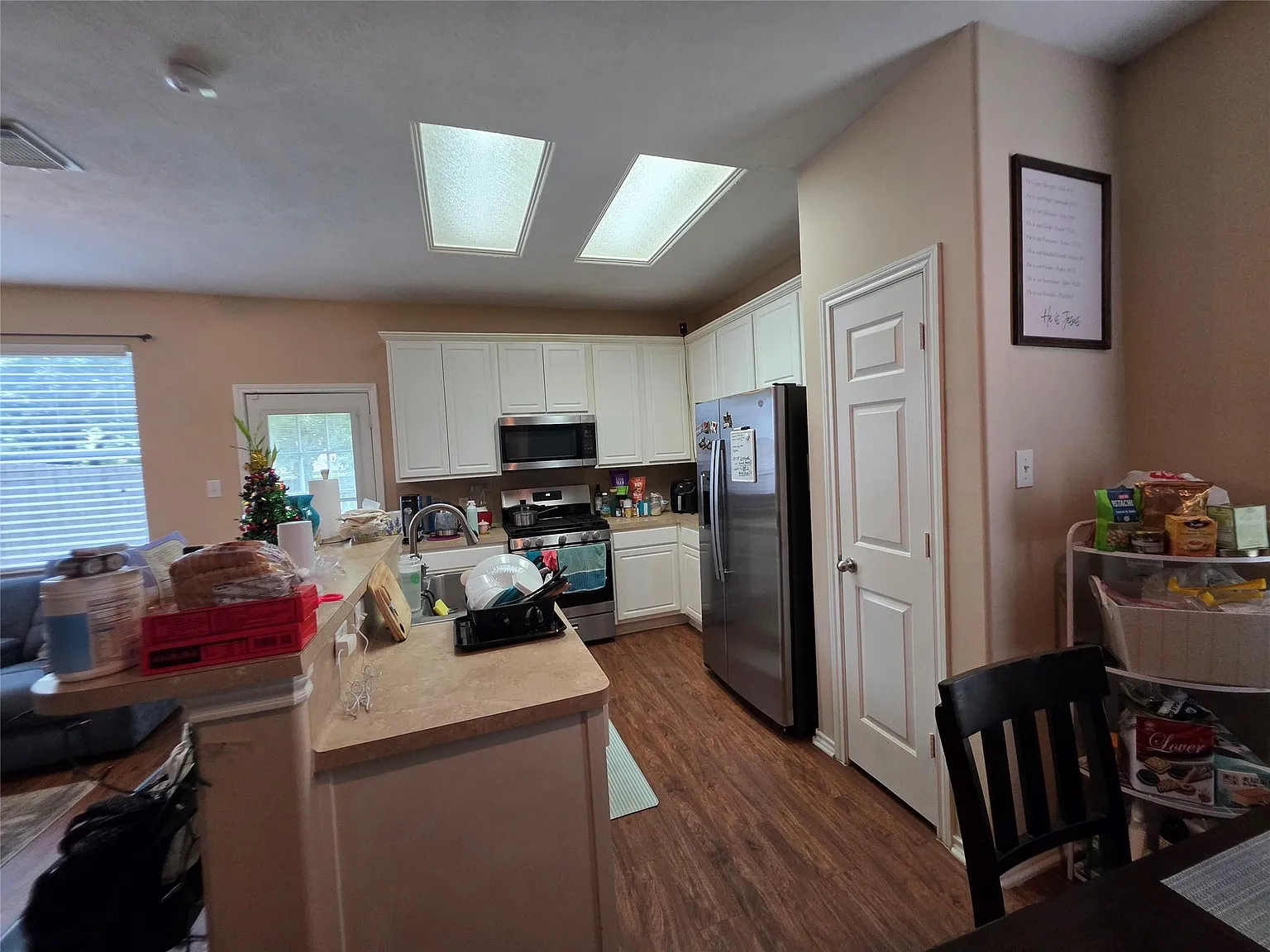 3 bed, 2.5 bath, 1492 sqft, $1,975 — Photo 3