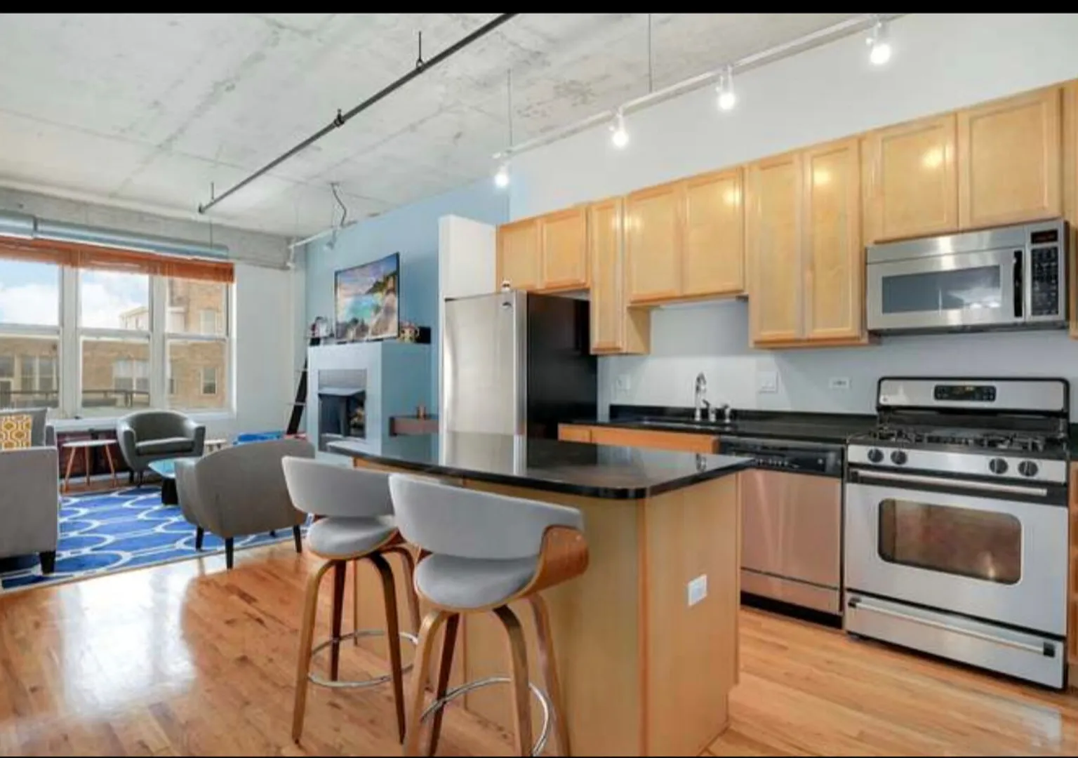 Urban Loft in walking distance to Rush medical, UIC and Cook County — Photo 4