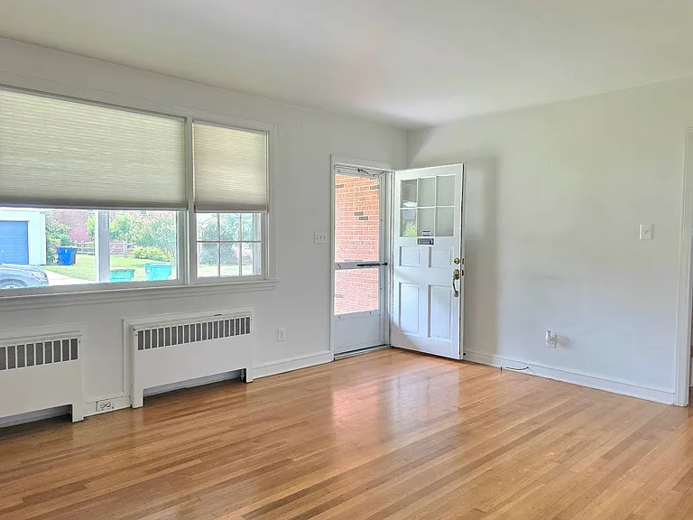 5 Imperial Dr — Photo 4