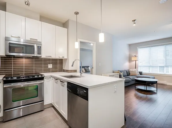 15388 105th Ave #407, Surrey, BC V3R 0C4