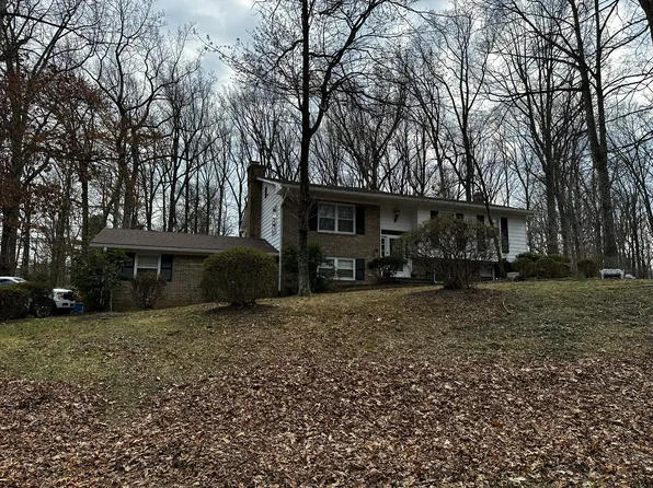 12407 Caisson Rd, Fairfax, VA 22030