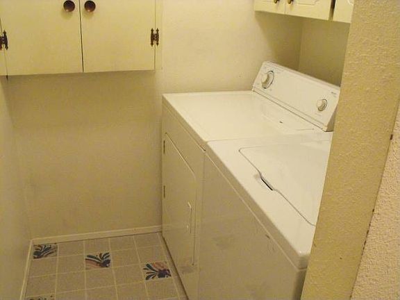 Washer/Dryer Main Level