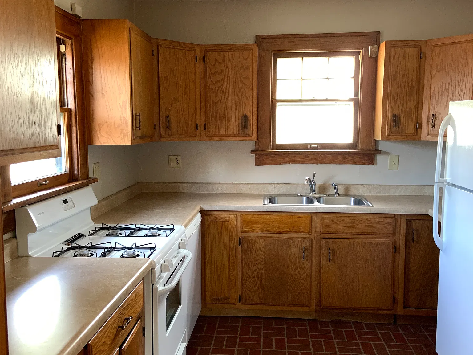 716 Bowery St — Photo 2